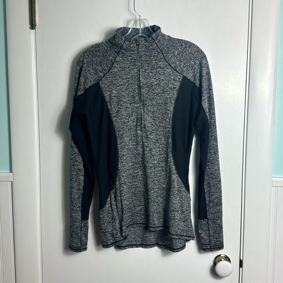 Athleta Colorblock Running Wild Half Zip Gray Black Size Small - Picture 2 of 9